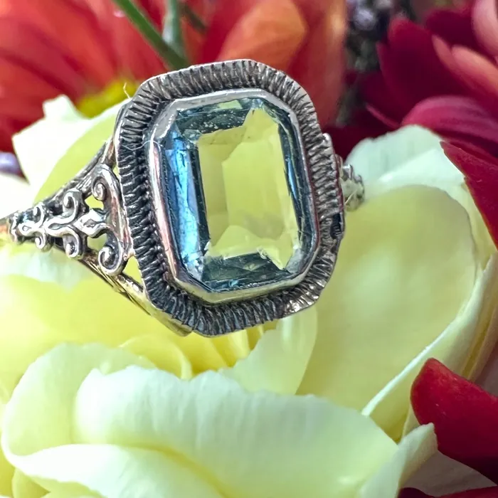 ONeills Estate Jewelry Rings 14 Karat Yellow Gold Vintage Aquamarine Ring 20002433